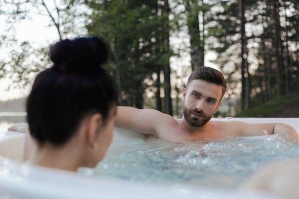 Vivre une expérience authentique dans un camping naturiste abordable en France
